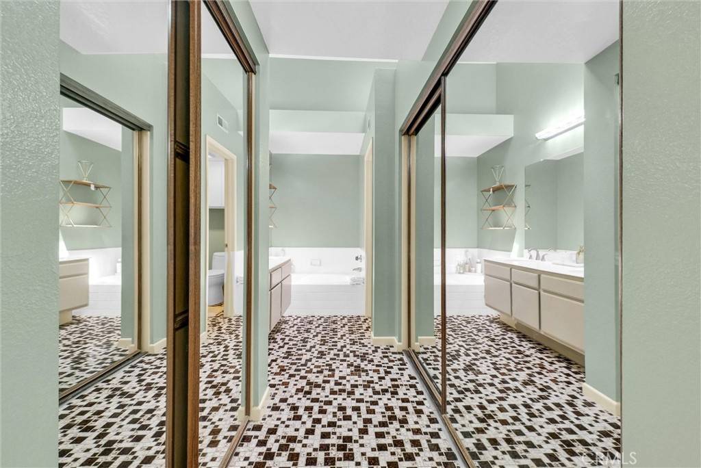Huntington Beach, CA 92648,7402 Yellowtail DR #204