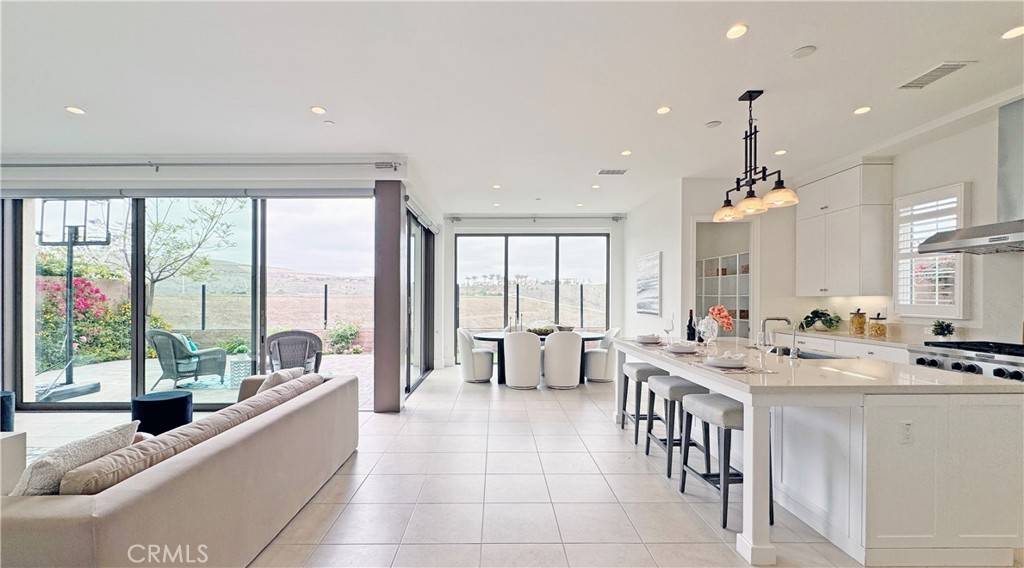 Irvine, CA 92602,236 Oceano