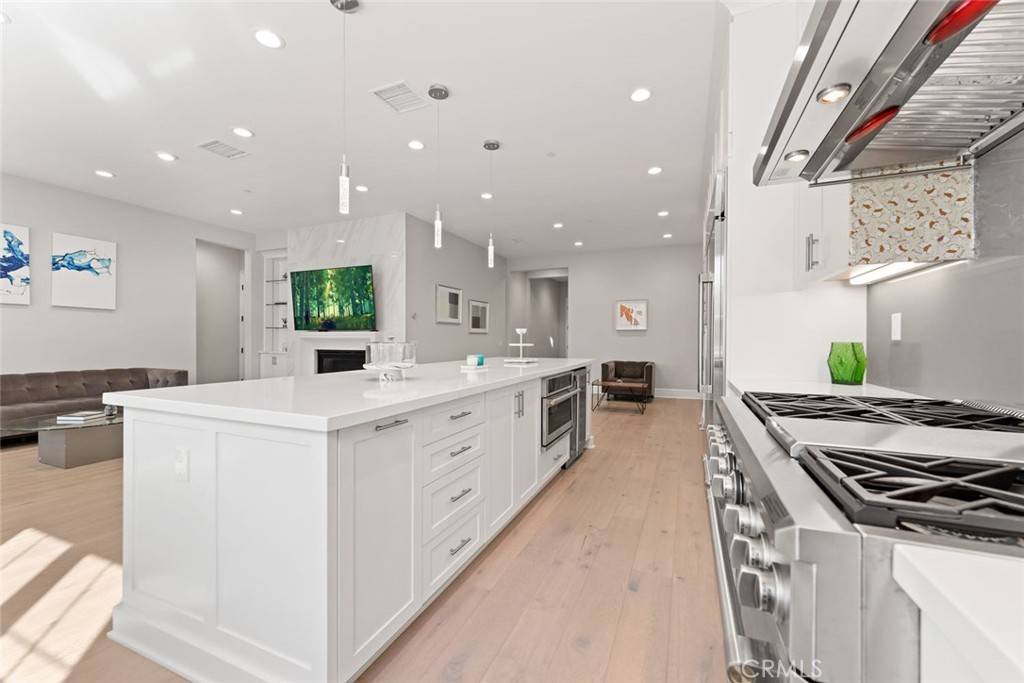 53 Rockinghorse Irvine, CA 92602