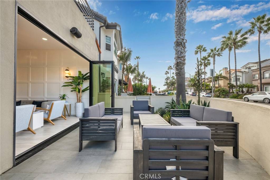 Huntington Beach, CA 92648,122 21st ST