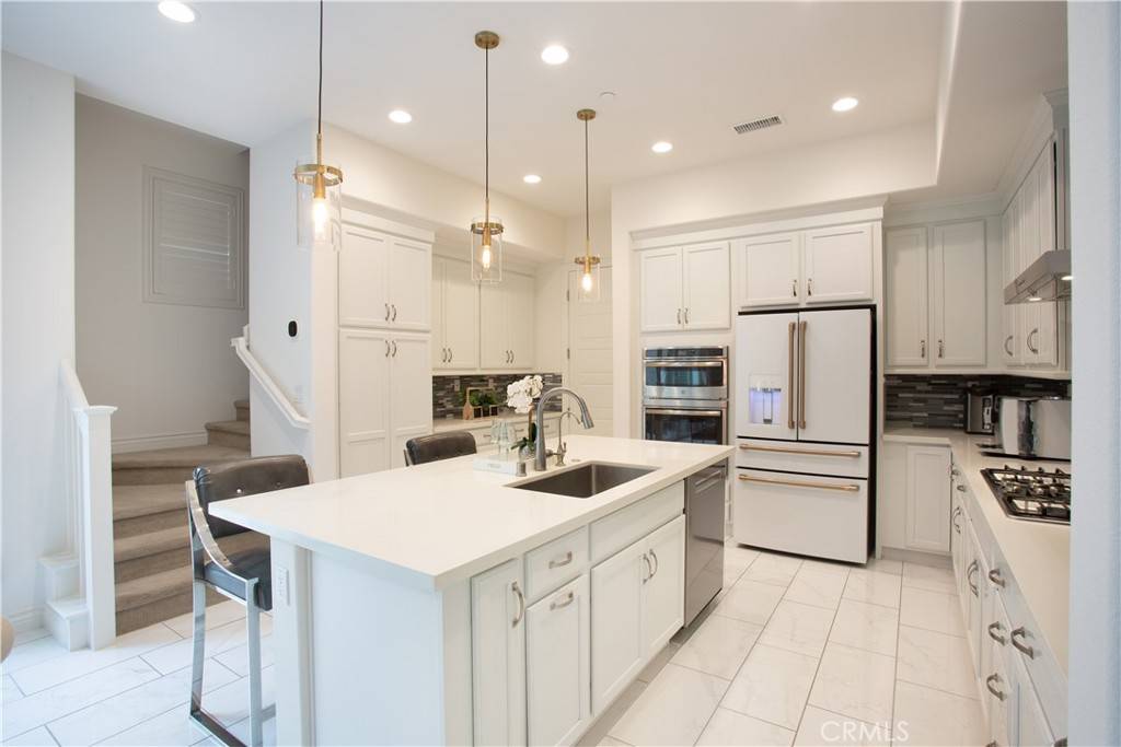 Irvine, CA 92618,148 Spectacle
