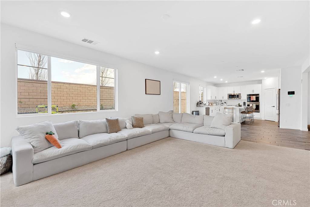 16708 Yarrow LN Fontana, CA 92336