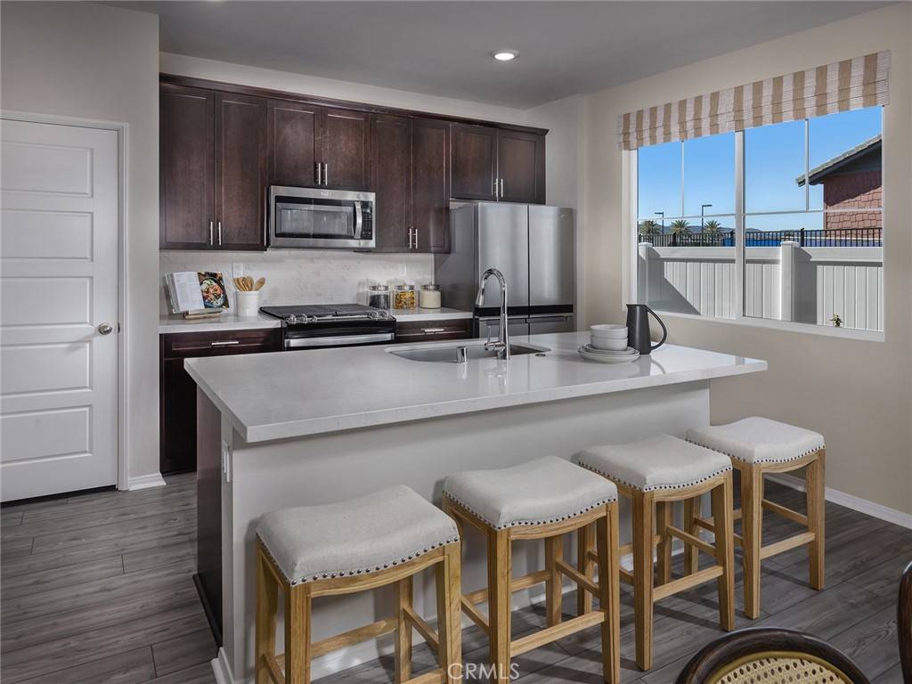 Redlands, CA 92374,2121 Bergamot ST
