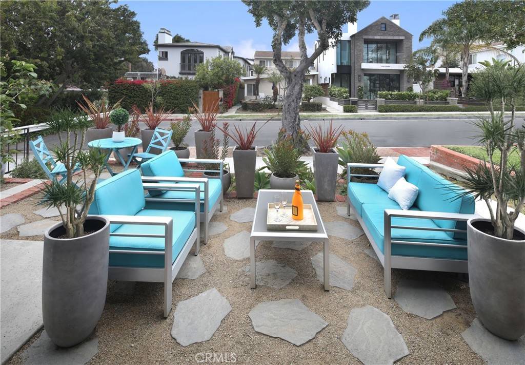 Corona Del Mar, CA 92625,321 Iris AVE