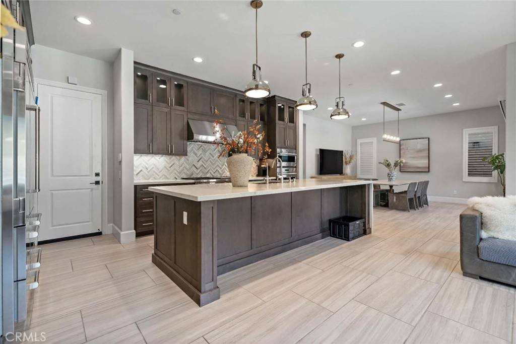 Irvine, CA 92602,52 Pedigree