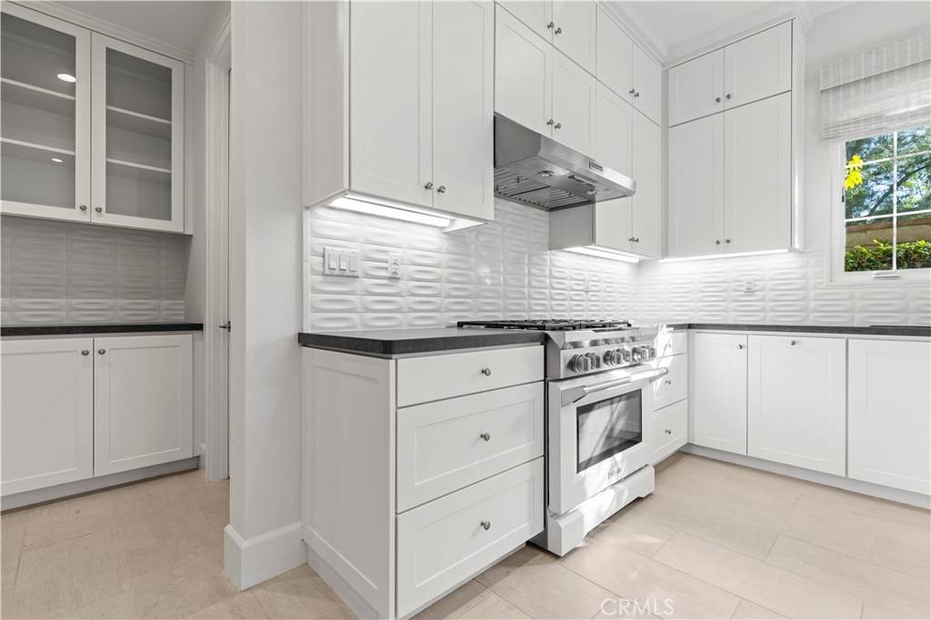 111 Vigna Irvine, CA 92602