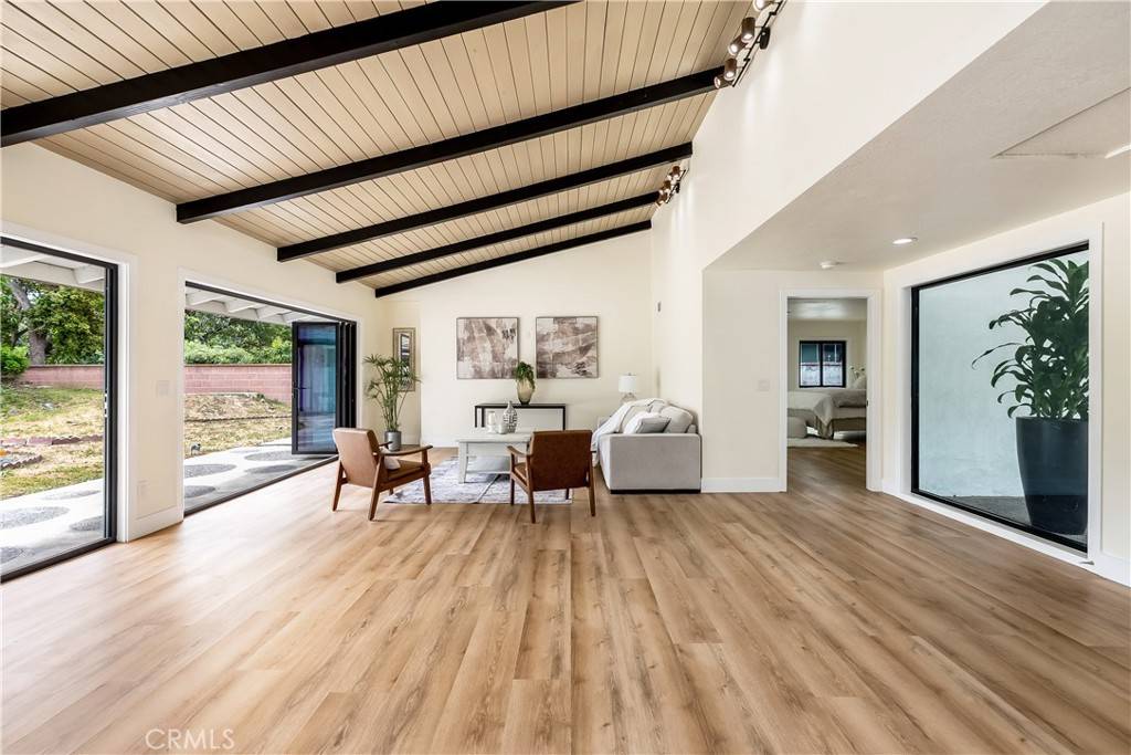 Santa Ana, CA 92706,1216 W River LN