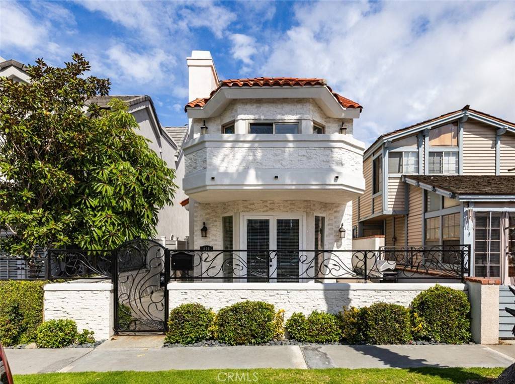 Huntington Beach, CA 92648,415 8th ST