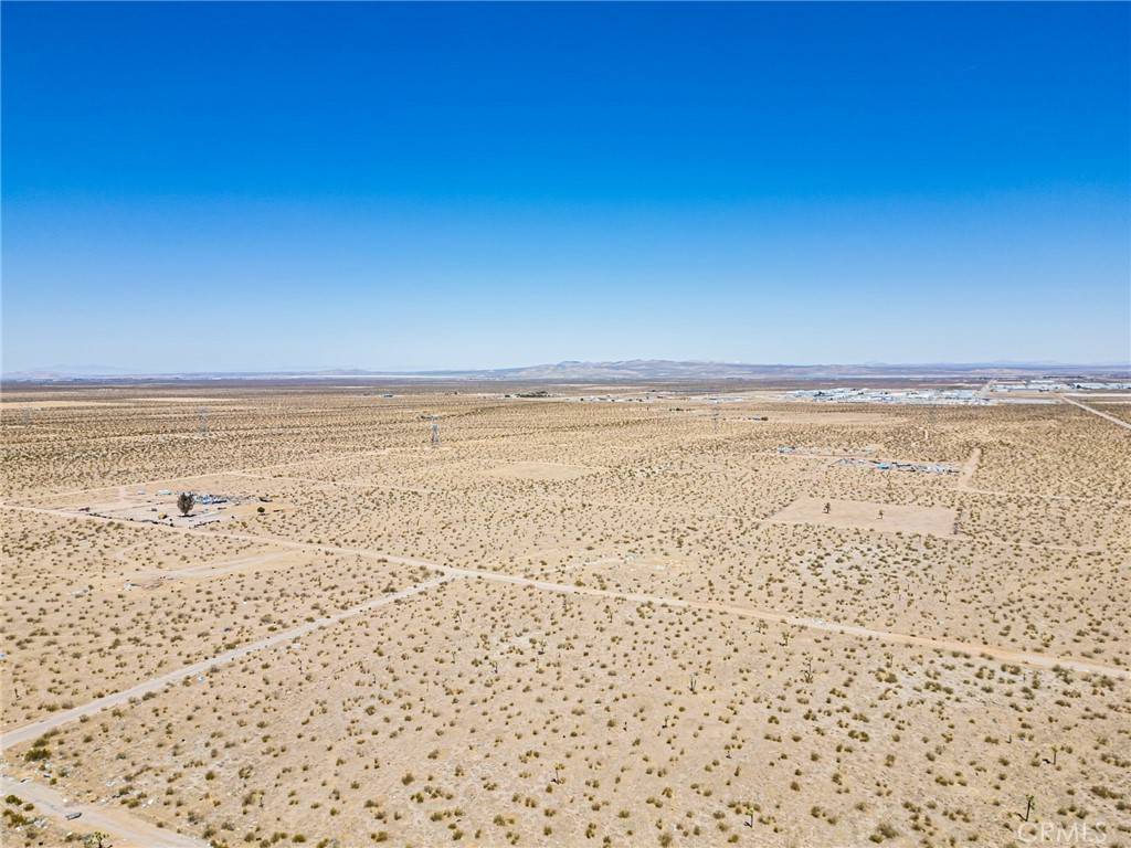 Adelanto, CA 92301,9500 Villa ST