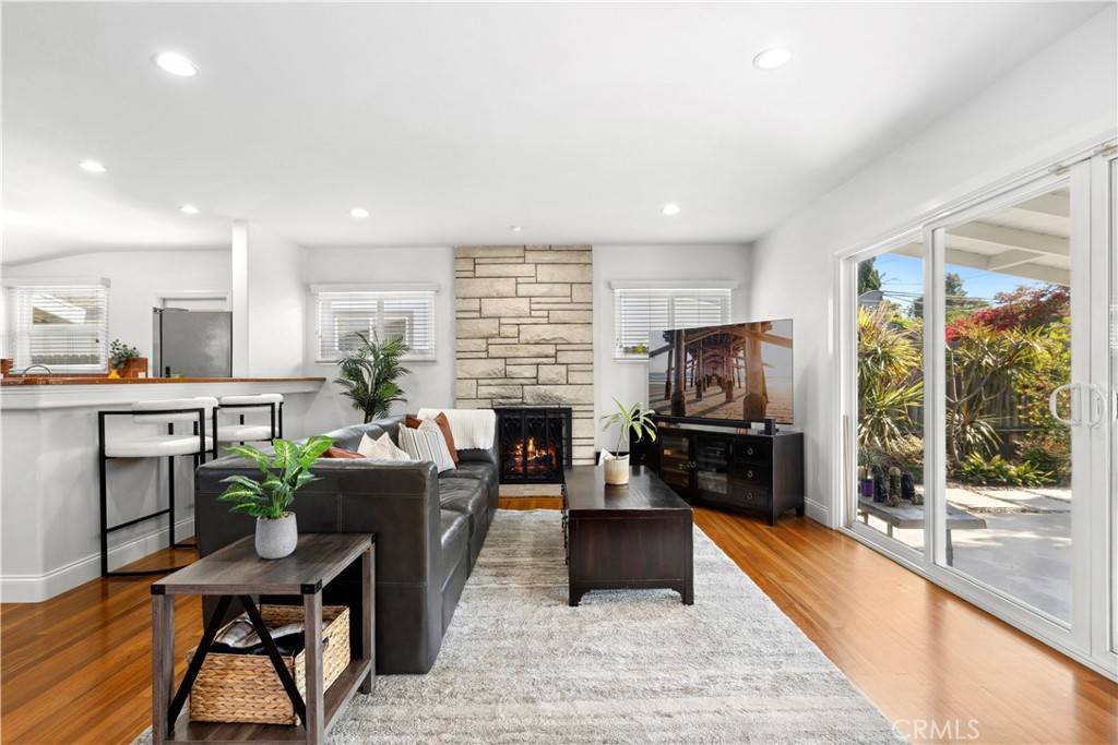 Costa Mesa, CA 92626,3007 Killybrooke LN