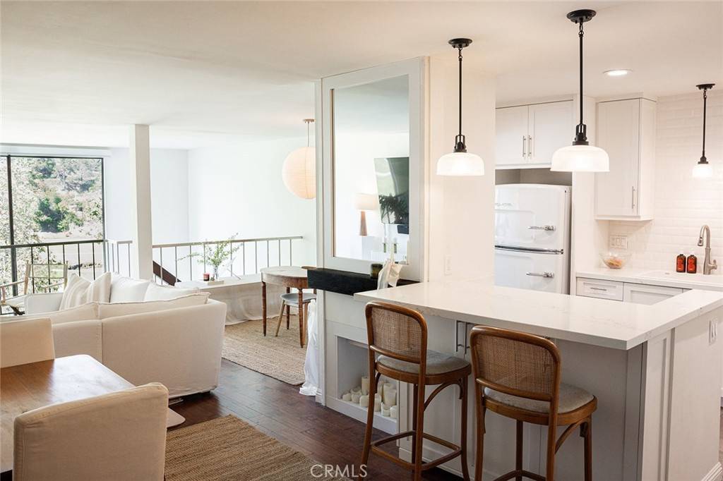 Carlsbad, CA 92009,2564 Navarra DR #108