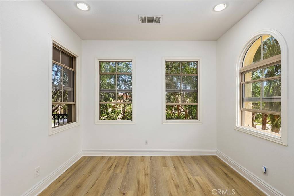 211 Groveland Irvine, CA 92620