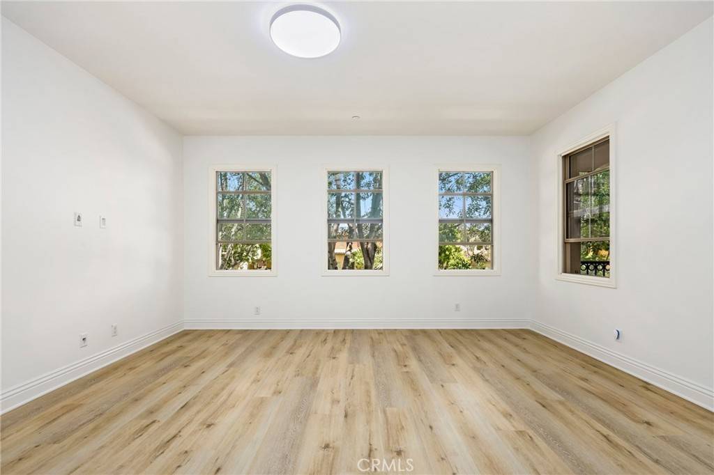 211 Groveland Irvine, CA 92620