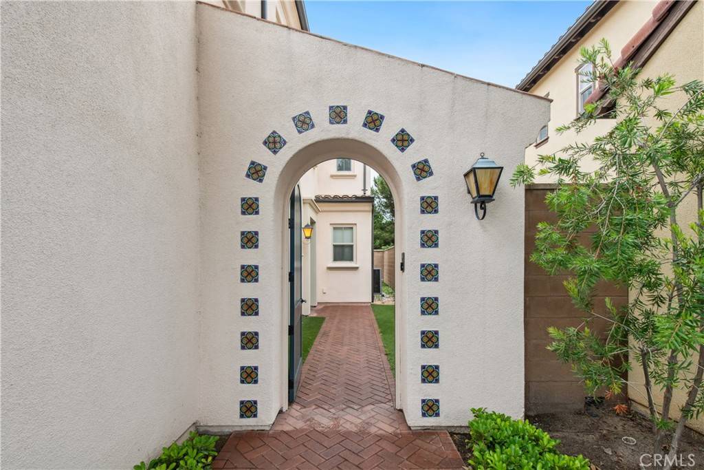 Irvine, CA 92620,207 Midvale LN