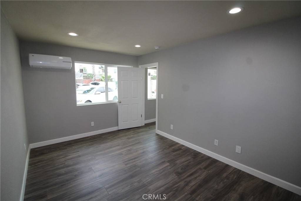 South Gate, CA 90280,4986 Southern AVE #E