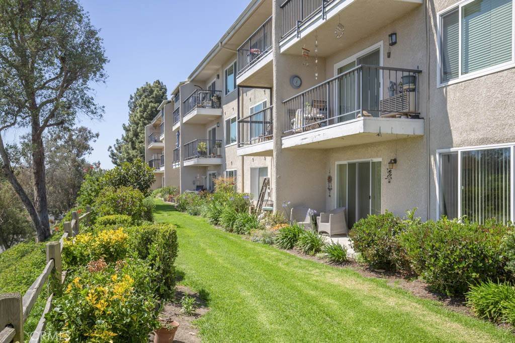 Laguna Woods, CA 92637,3336 Punta Alta #2F