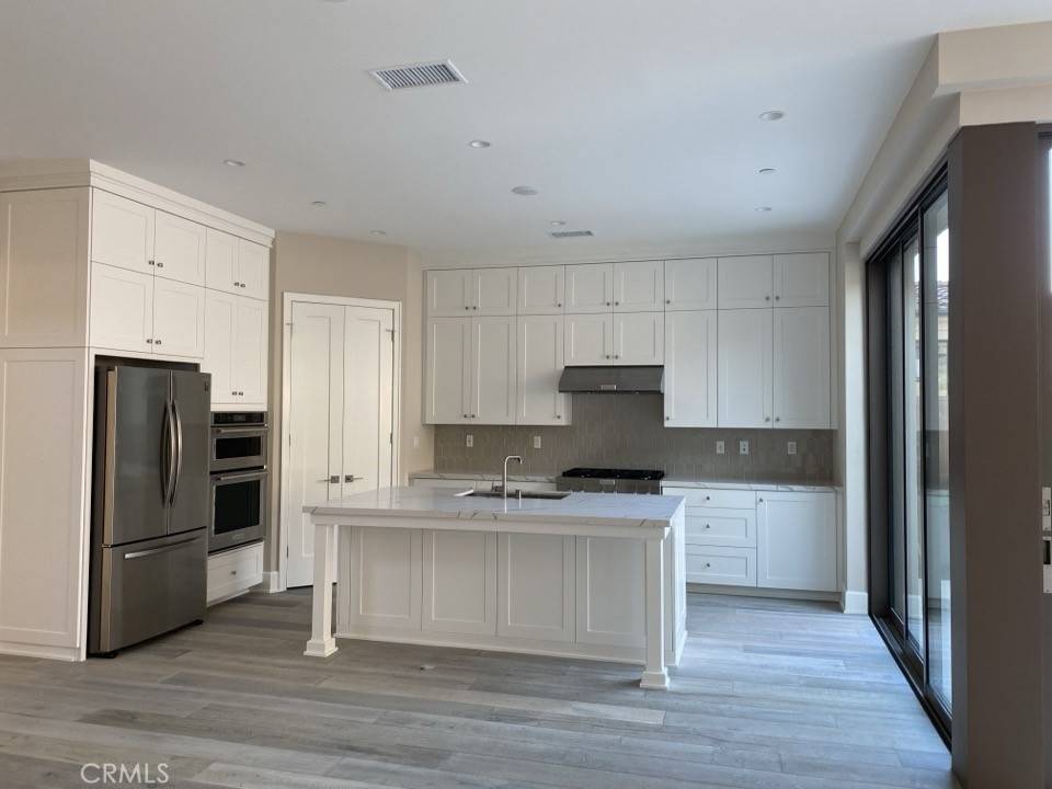 Irvine, CA 92602,125 Statura