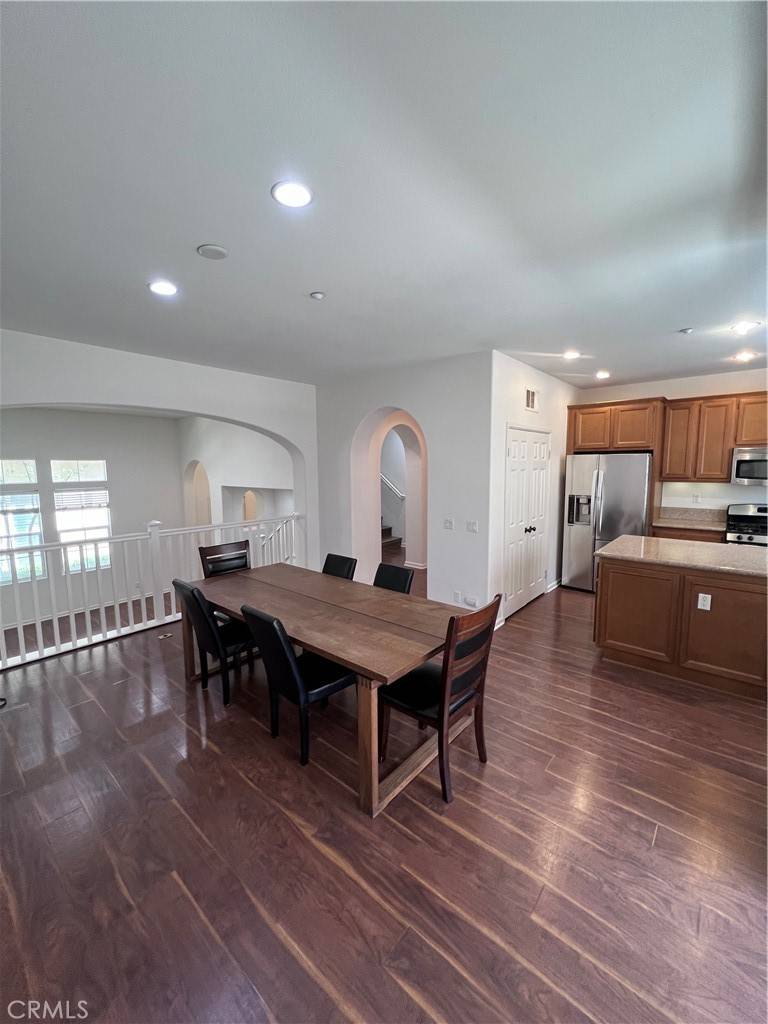 Corona, CA 92883,4432 Owens ST #104
