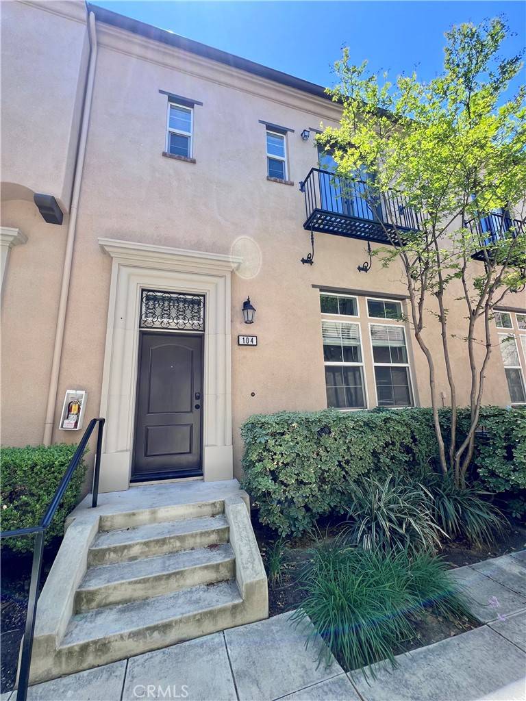Corona, CA 92883,4432 Owens ST #104