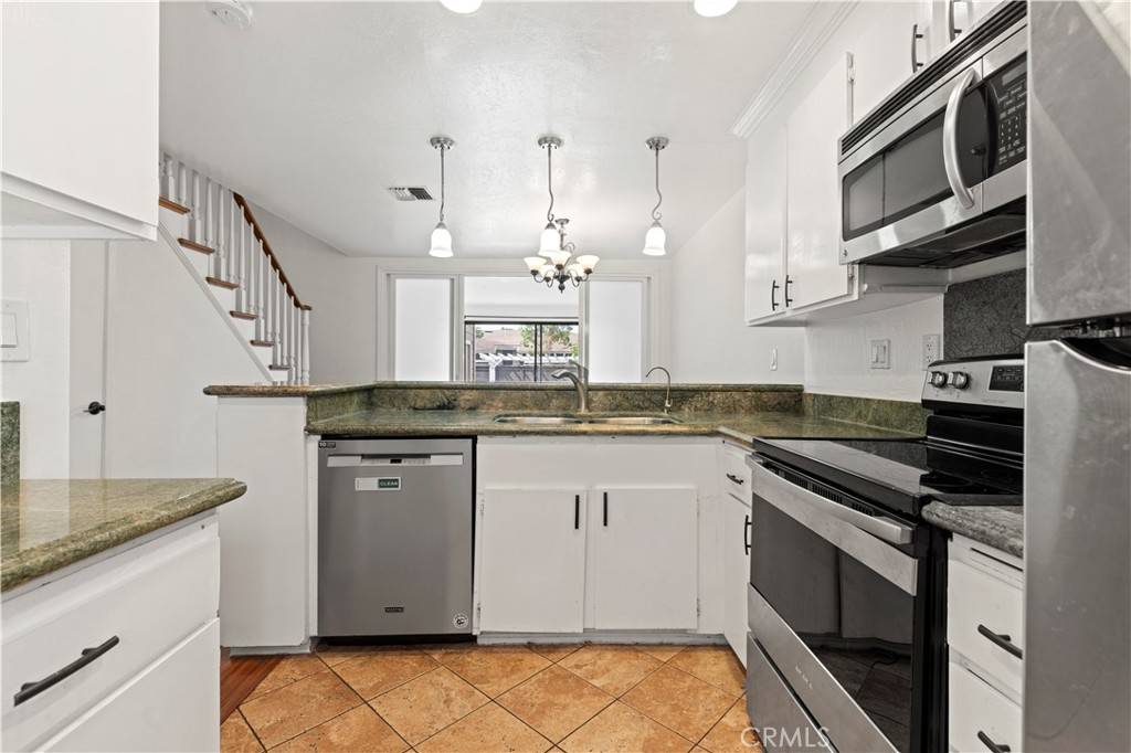 16 Lakepines Irvine, CA 92620