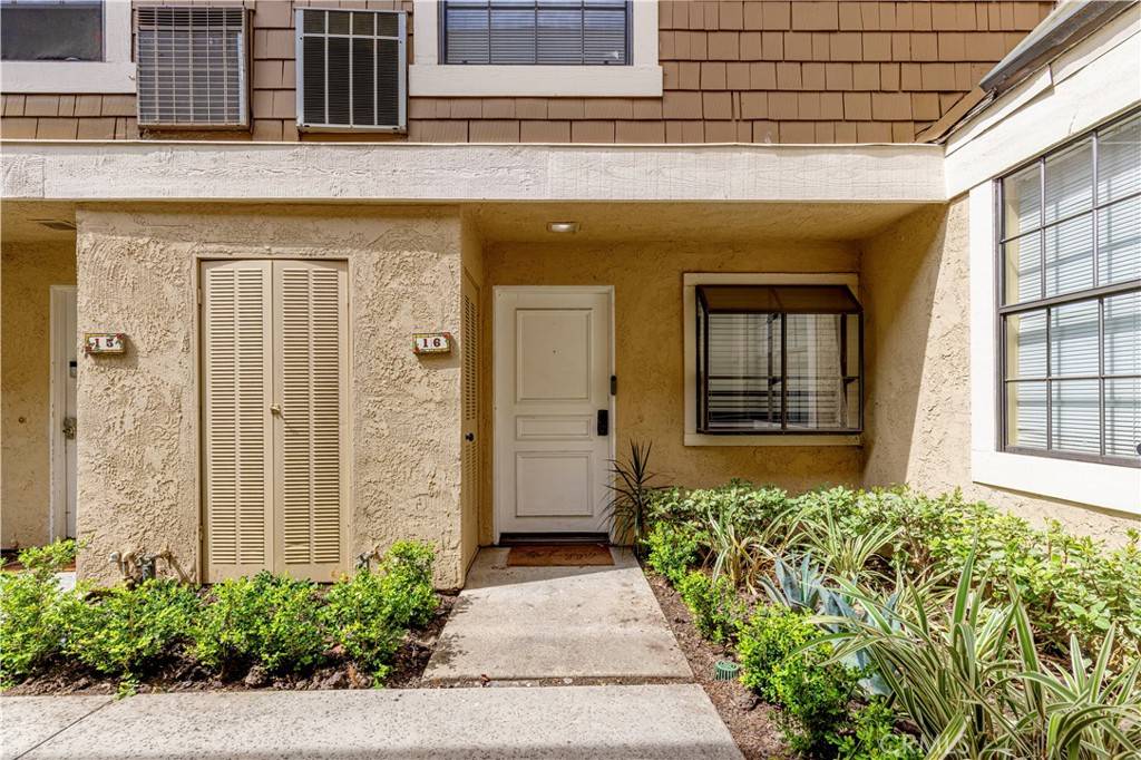 Irvine, CA 92620,16 Lakepines