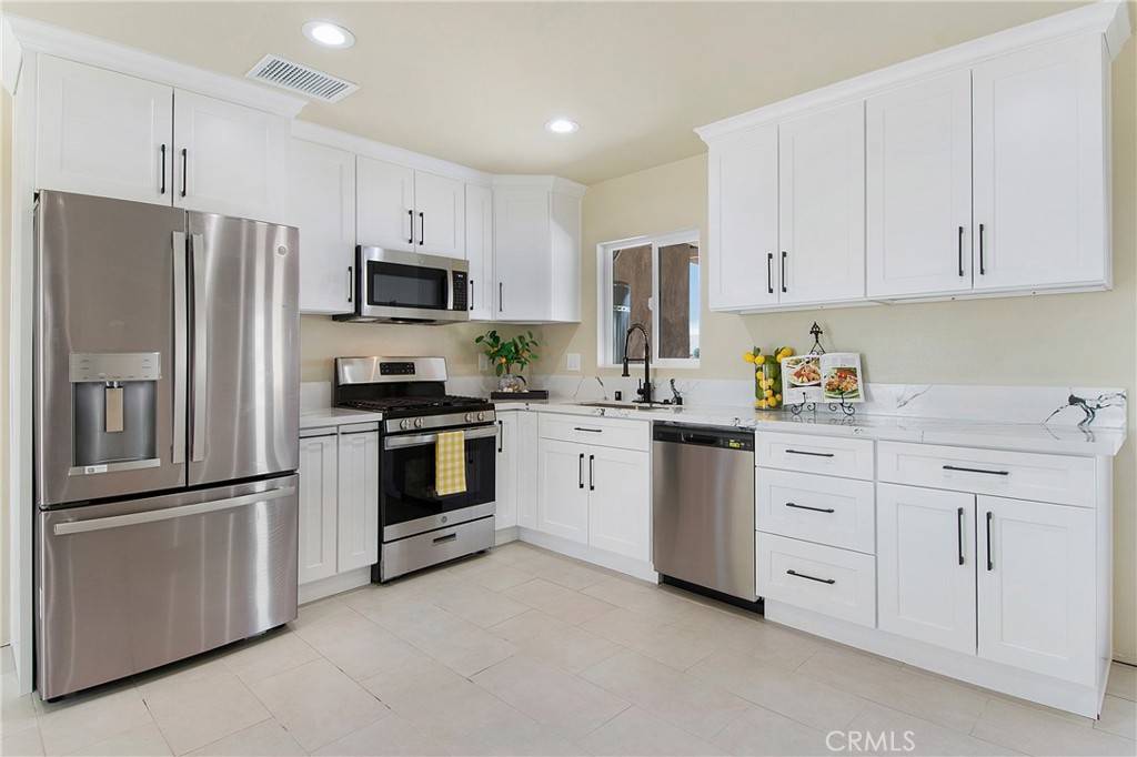 Hesperia, CA 92345,16907 Sultana