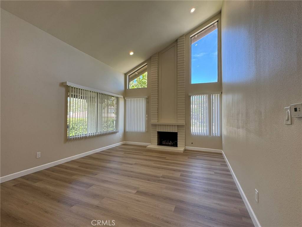 Brea, CA 92821,332 Winding LN