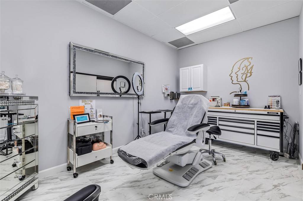 Anaheim Hills, CA 92807,5642 211 E La Palma AVE