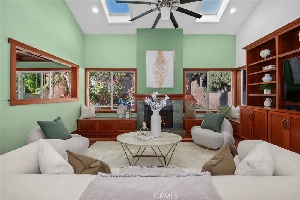 9 Aberdeen st Irvine, CA 92620