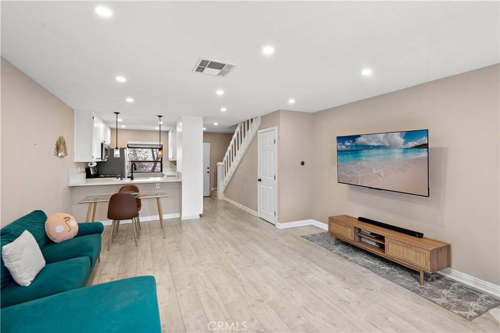 Lakewood, CA 90715,12750 Centralia ST #215