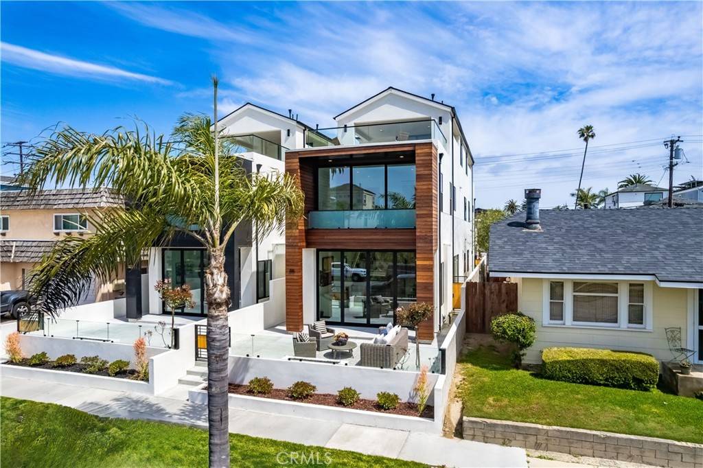 Huntington Beach, CA 92648,518 8th Street