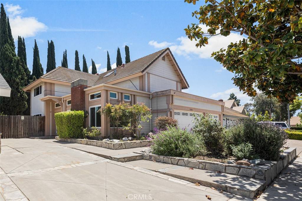 Irvine, CA 92604,15216 Vichy CIR