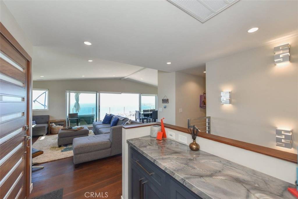 Laguna Beach, CA 92651,2192 Crestview DR