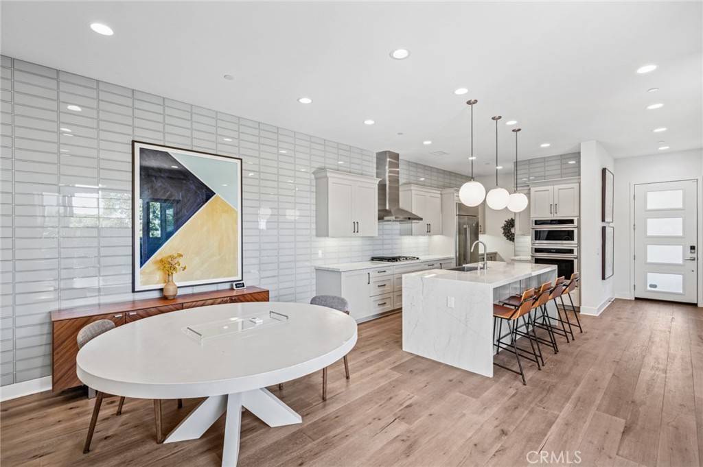 Irvine, CA 92618,265 Sawbuck
