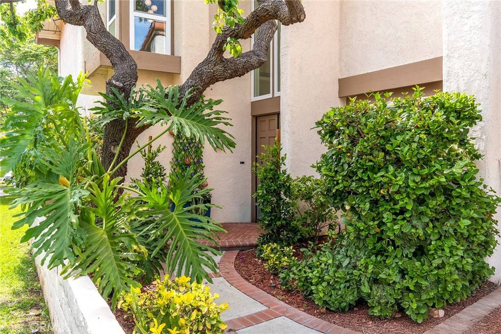 Irvine, CA 92612,10 Lassen