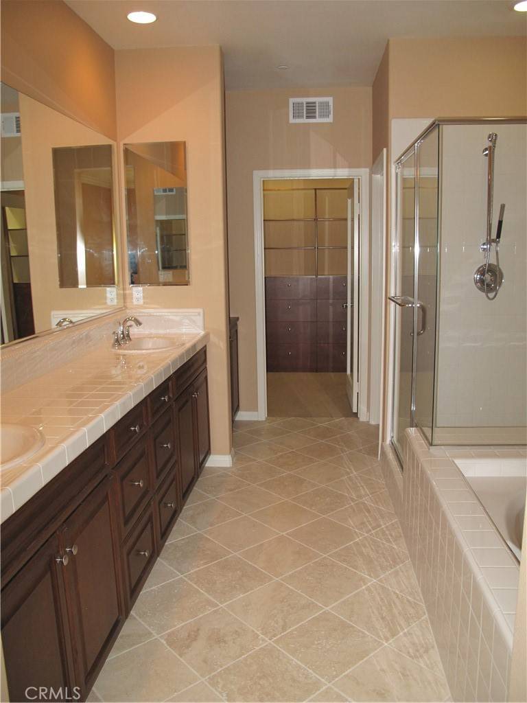 Irvine, CA 92620,32 Roycroft