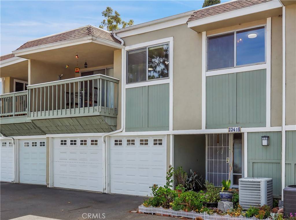Laguna Hills, CA 92653,23415 Caminito Lazaro