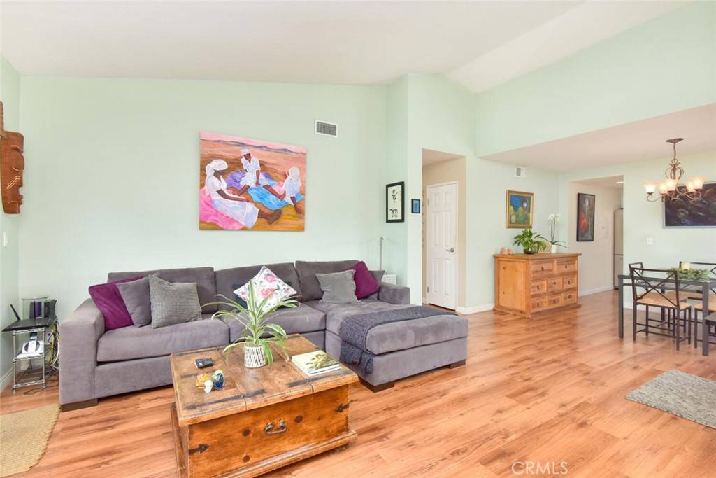 Irvine, CA 92614,120 Greenmoor #8