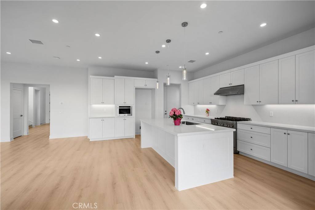 106 Eversedge Irvine, CA 92618