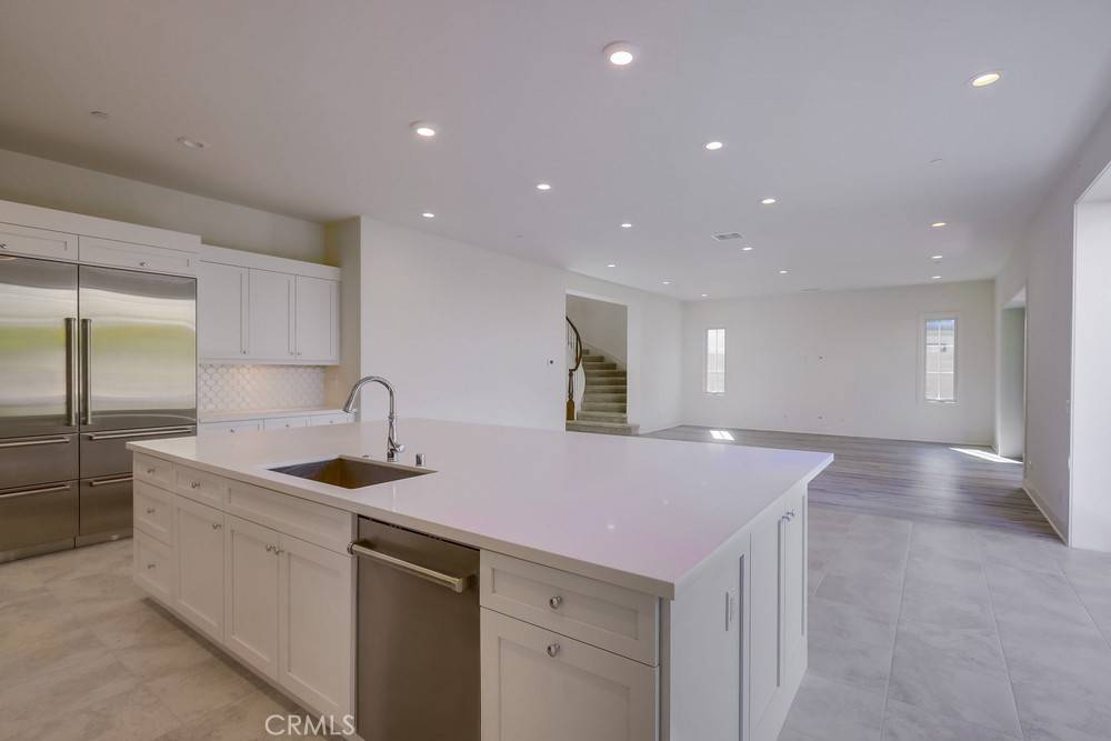 86 Interstellar Irvine, CA 92618