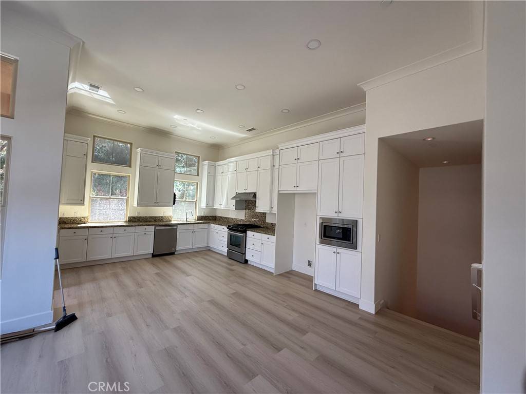 Irvine, CA 92620,202 Kempton