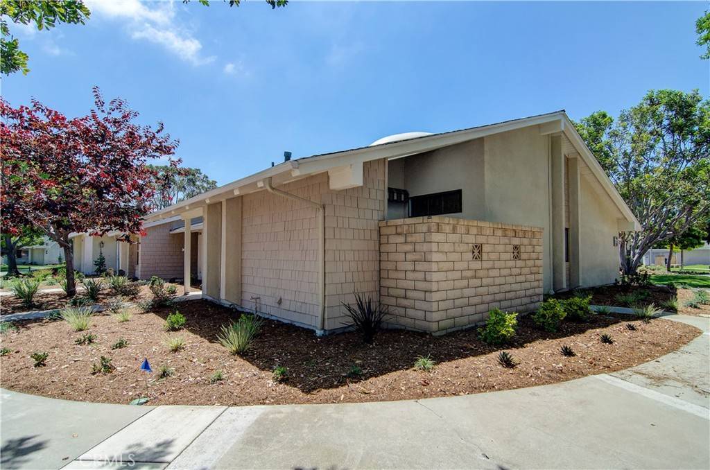 Huntington Beach, CA 92646,8566 Fallbrook CIR #707D