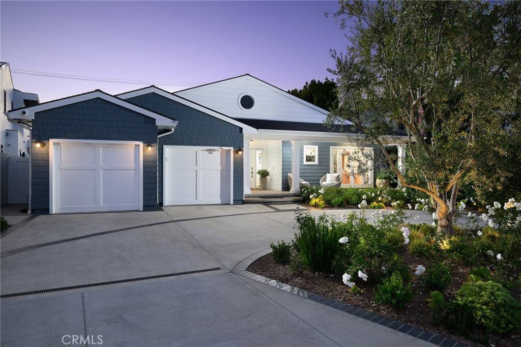 Newport Beach, CA 92663,519 Signal RD