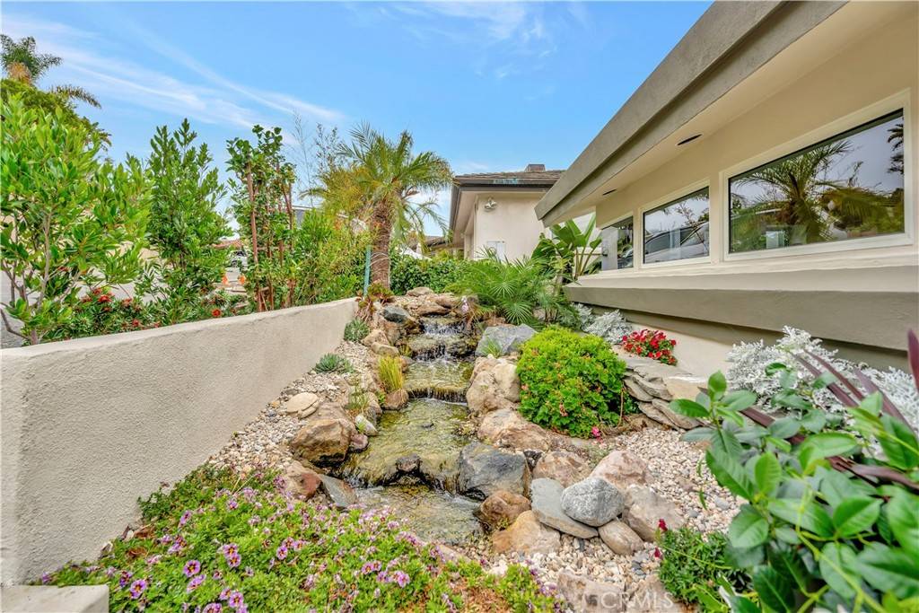 Laguna Beach, CA 92651,553 Temple Hills DR