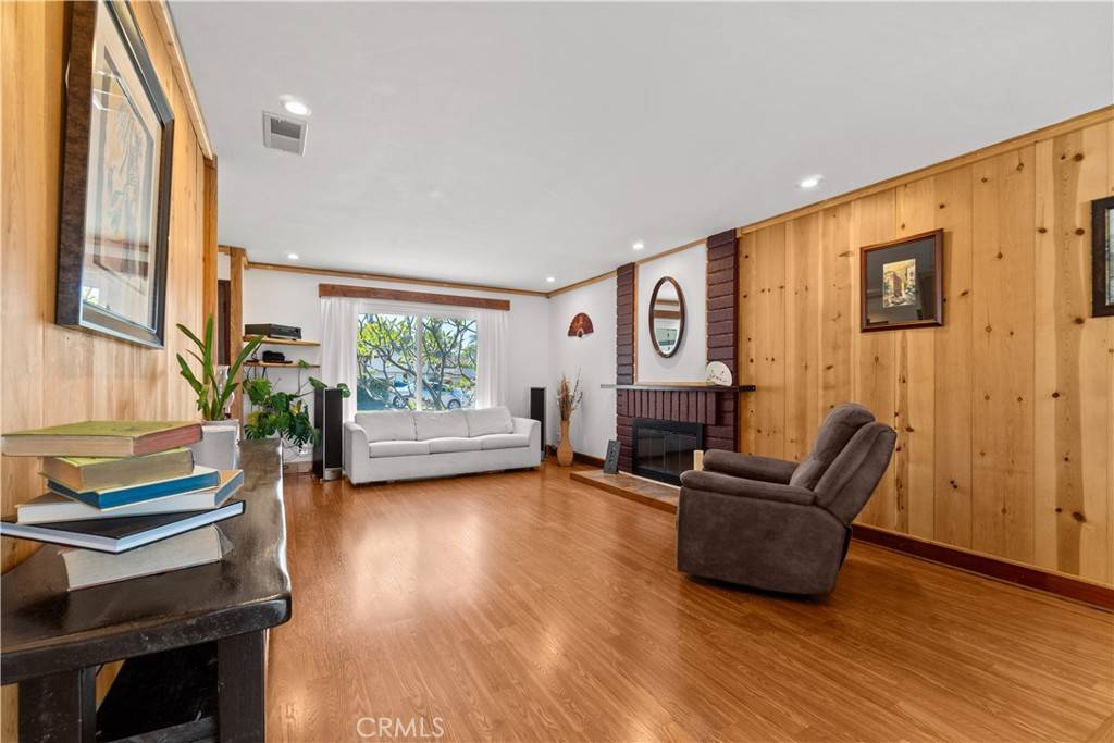 Laguna Hills, CA 92653,22582 Catania