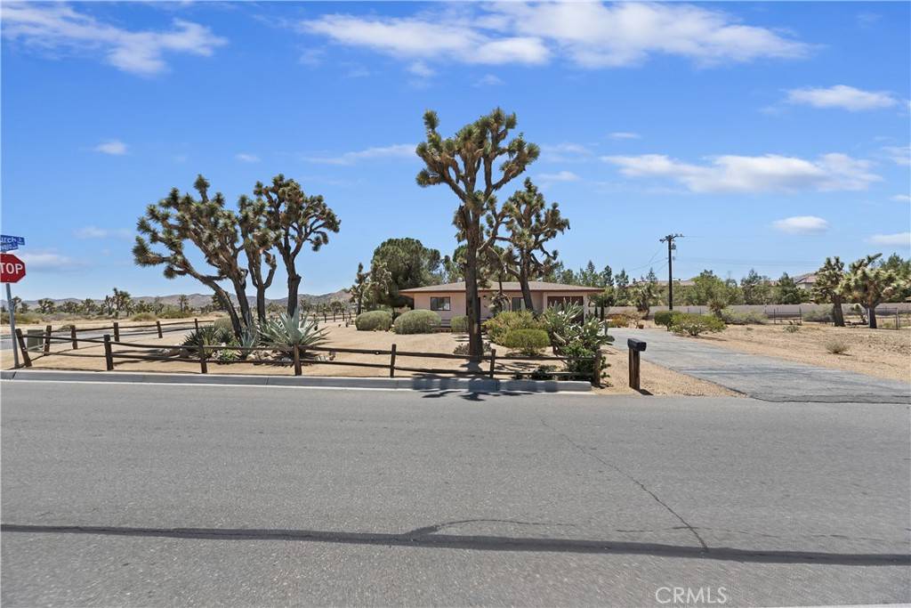 56287 Navajo TRL Yucca Valley, CA 92284