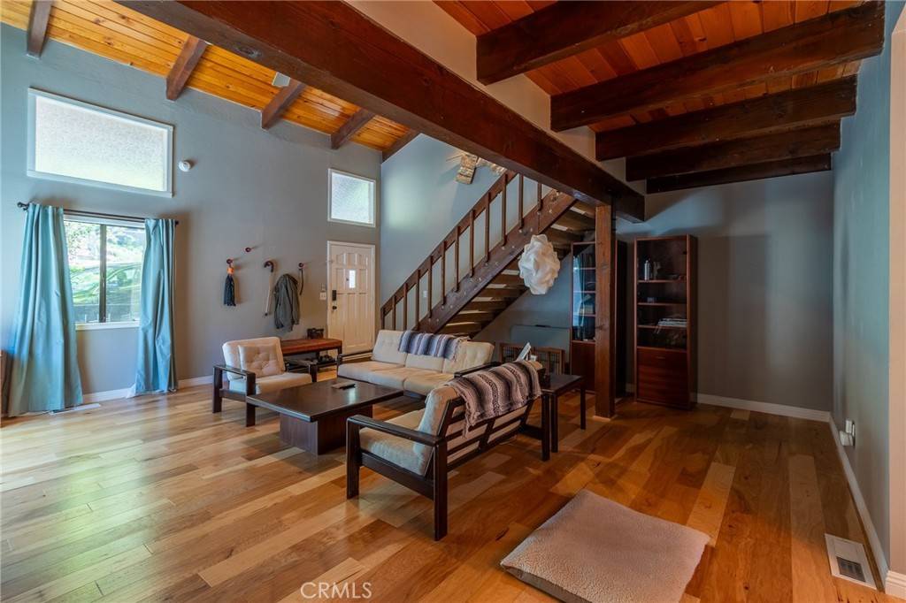 Running Springs, CA 92382,31045 Valley Oak DR