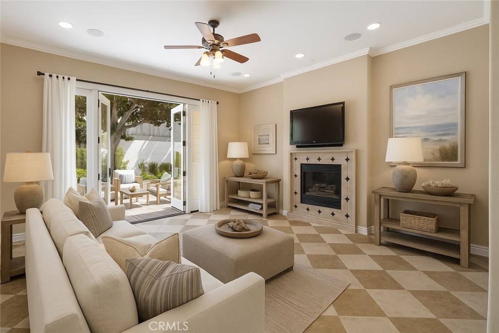 Corona Del Mar, CA 92625,431 Iris AVE