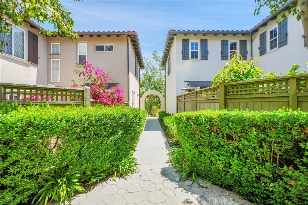 Valencia, CA 91355,26916 Carmelita DR