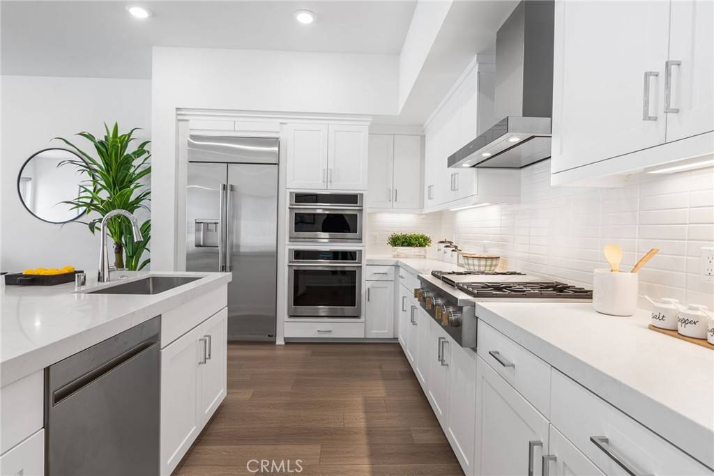 Irvine, CA 92612,1702 Rivington